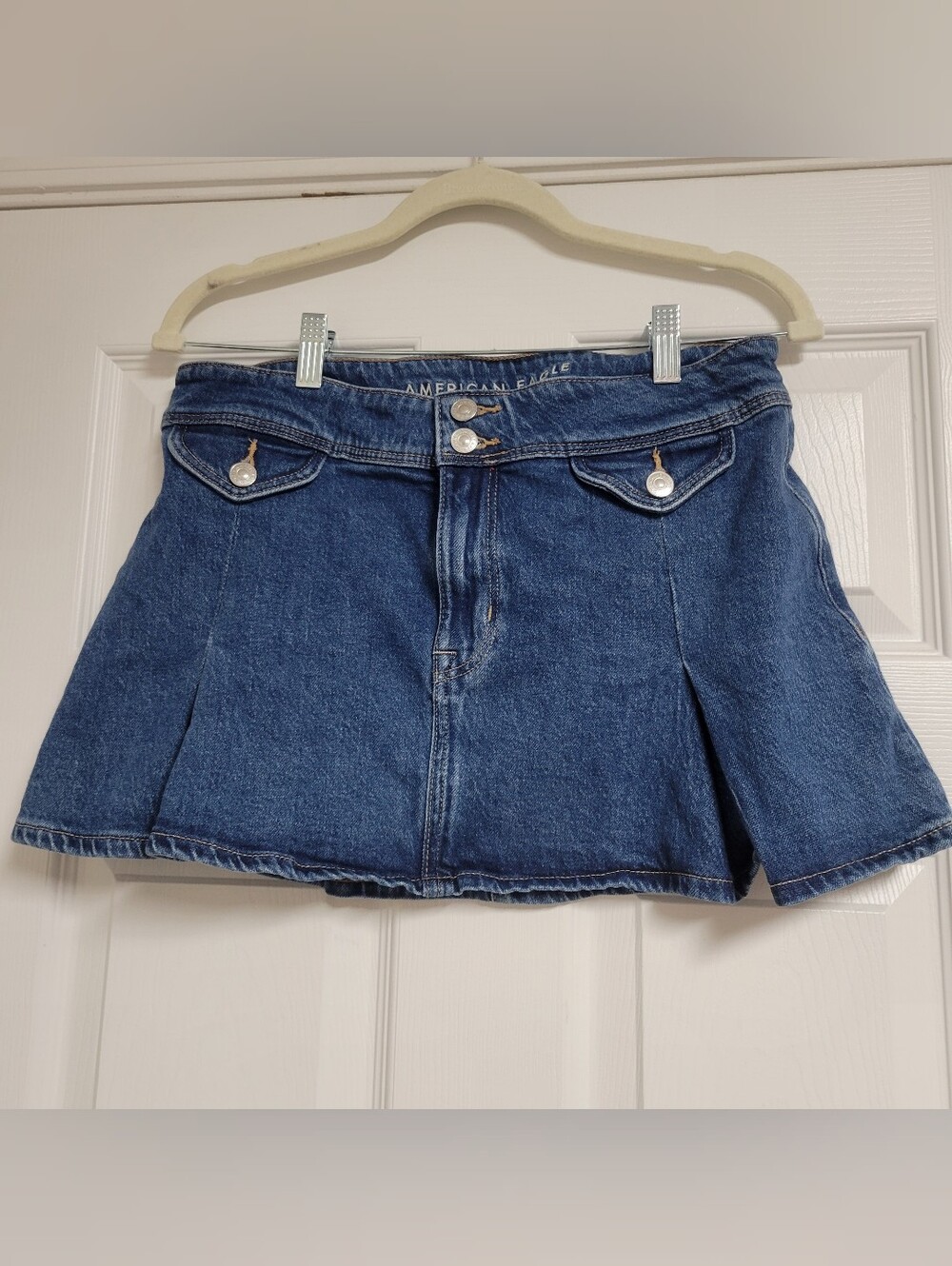 American Eagle Low-Rise A'Line Denim Pleated Mini Skirt Size 6.